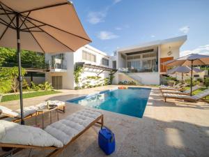 Bazén v ubytování Luxurious Brand New Villa With 5 Br In Sosua nebo v jeho okolí