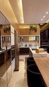 A kitchen or kitchenette at Mansão na cidade dos Canyons!