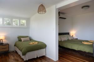 Letto o letti in una camera di Serenity - Gold Coast hinterland getaway for a couple, family or group