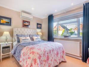 a bedroom with a bed and a window at Anchor Cottage in South Hayling