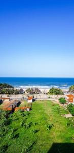 福塔萊薩的住宿－VILLA DEL SOL Hotel，绿色的海洋,背景