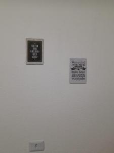 a white wall with two signs on it at Studio fantástico in São Paulo