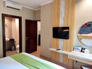 Voodi või voodid majutusasutuse Lorin Syariah Hotel Sentul toas