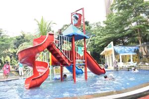 Bassein majutusasutuses Lorin Syariah Hotel Sentul või selle lähedal