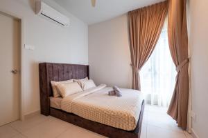 Postel nebo postele na pokoji v ubytování Majestic Maxim Amazing Homestay by Feel Home Malaysia
