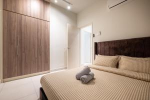 Postel nebo postele na pokoji v ubytování Majestic Maxim Amazing Homestay by Feel Home Malaysia