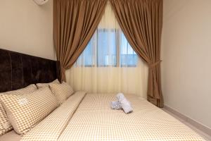 Postel nebo postele na pokoji v ubytování Majestic Maxim Amazing Homestay by Feel Home Malaysia