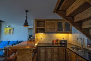 A kitchen or kitchenette at Sapa Heaven - Sapa Jade Hill