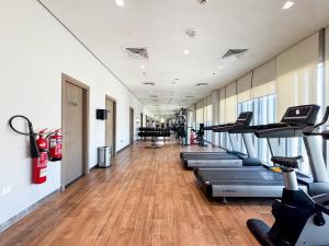 Fitness centrum a/nebo fitness zařízení v ubytování Beautiful contemporary 1BR Apt - Al Barsha South