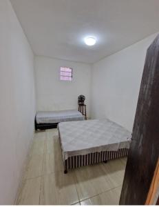 - une chambre avec 2 lits dans l'établissement Casa com piscina na ilha de itaparica, à Vera Cruz de Itaparica