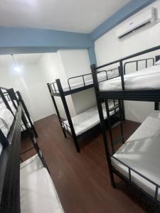Postel nebo postele na pokoji v ubytování Lime Lite Manila Hostel