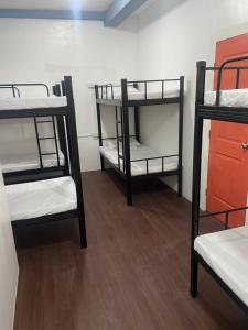 Postel nebo postele na pokoji v ubytování Lime Lite Manila Hostel