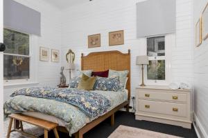 Кровать или кровати в номере Post Office Cottage - Wallerawang