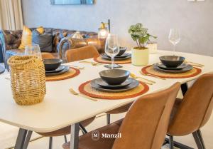 Posezení v ubytování Manzil - 2BR Apt in Al Wasl Residences with Park View, Dubai Trade Center