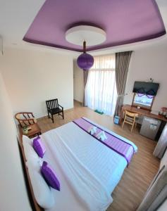 Giường trong phòng chung tại Pink house Homestay