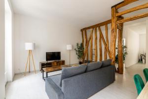 Luxurious 2 Bedroom Avenue des Champs-Elysees Saint-Philippe du Roule Free Netflix