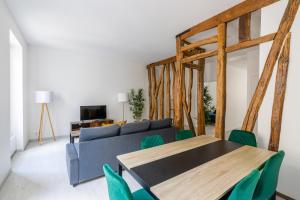 Luxurious 2 Bedroom Avenue des Champs-Elysees Saint-Philippe du Roule Free Netflix