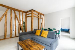 Luxurious 2 Bedroom Avenue des Champs-Elysees Saint-Philippe du Roule Free Netflix