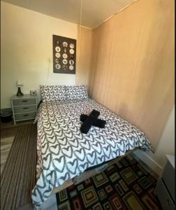 Ein Bett oder Betten in einem Zimmer der Unterkunft Petite Guesthouse with Kitchenette and Private Bathroom
