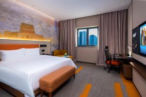 Katil atau katil-katil dalam bilik di Hampton by Hilton Beijing West Railway Station Lize Business District