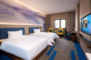 Katil atau katil-katil dalam bilik di Hampton by Hilton Beijing West Railway Station Lize Business District