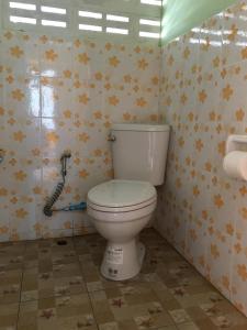 a bathroom with a toilet in a room at The Orange House Thailand - Baan P'Nae Homestay in Ban Khlong Bang Khrok