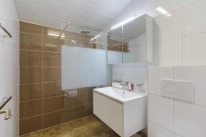 Ένα μπάνιο στο Savoleyres 35 Centrally placed ski in/out apartment next to lift with garage +12 φωτογραφίες