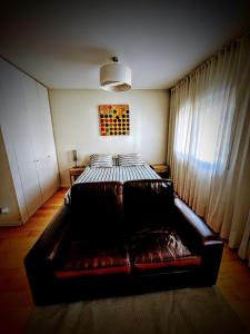 Ένα ή περισσότερα κρεβάτια σε δωμάτιο στο Vasco de Gama Apartment : Your Stylish Apartment Near Vasco de Gama