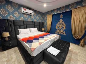 A bed or beds in a room at Mici hotel luxury Apartment's Lahore