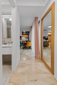 an open hallway with a mirror and a dining room at Apartament Opera Residence - Cismigiu, Eroilor, Free Private Parking in Bucharest