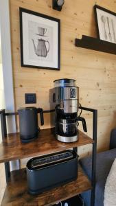 Set per la preparazione di tè e caffè presso Alptime Tiny Lodge