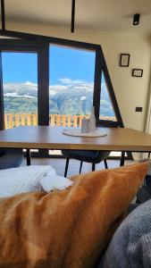 Nespecifikovaný výhled na hory nebo výhled na hory při pohledu z apartmánu
