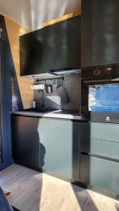 Cucina o angolo cottura di Alptime Tiny Lodge