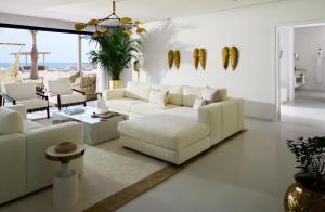 Ruang duduk di Ramlah Resort Sealine Beach