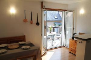 Кухня или мини-кухня в Soleado apartamento en el corazón de los Pirineos
 +11 фотографий