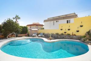 カンデラリアにあるEveasの家の前のプール