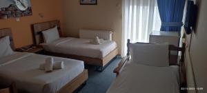A bed or beds in a room at Hili Hotel