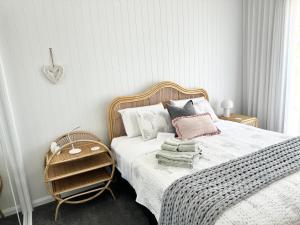 a bedroom with a bed with a wooden headboard at Cute annexe - close to Manly Marina in Brisbane