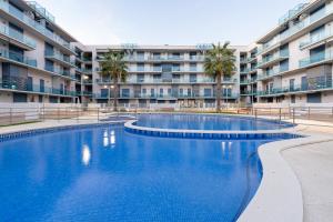 a large swimming pool in front of a building at Cambrils Platja in Cambrils