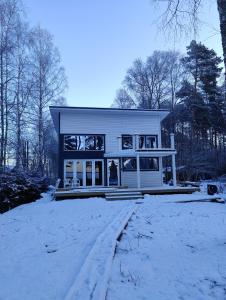a small house in the snow in the woods at Koivuniemen Tila 3 in Säkylä