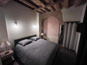 a bedroom with a large bed with an arched window at Appartement 2 chambres - Saint Pierre in Troyes