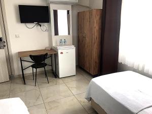 Μια τηλεόραση ή/και κέντρο ψυχαγωγίας στο Ayvaz Otel +20 φωτογραφίες