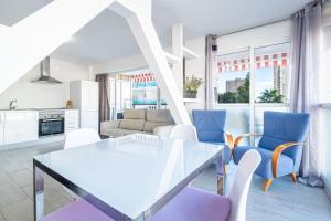 Kuchnia lub aneks kuchenny w obiekcie Agua Azul 4-A Apartment Levante-Rincon de Loix