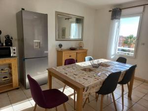 Kuchyňa alebo kuchynka v ubytovaní Le Barcares bel appartement 62m2 -2 chambres