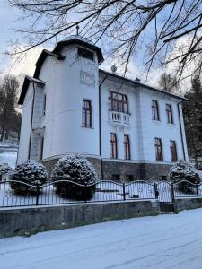 Historická vila Dom hostí בחורף