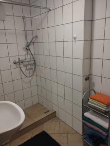 a bathroom with a sink and a shower with towels at Ferienwohnungen Bonnleiten Familie Stöger in Stössing