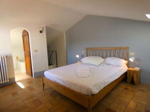Postel nebo postele na pokoji v ubytování Scappo in Umbria, L'affaccio + 12 fotografií