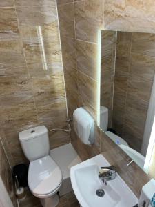 Ένα μπάνιο στο Benny & Bella Guest House +8 φωτογραφίες