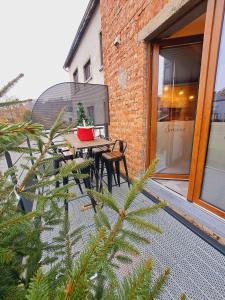 Rõdu või terrass majutusasutuses Gîte Chez Simone