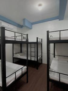 Postel nebo postele na pokoji v ubytování Lime Lite Manila Hostel